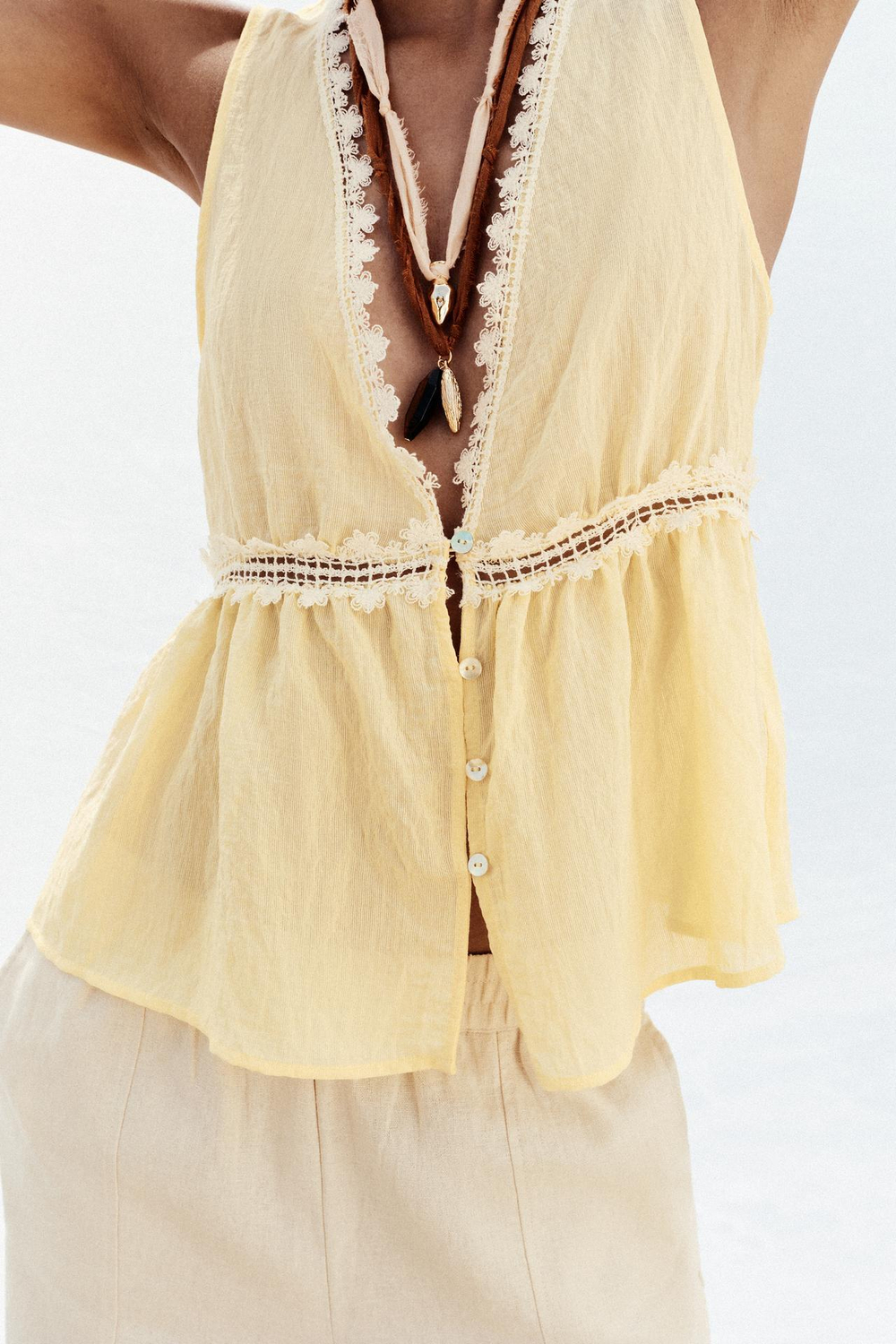 ZARA ТОП С КРУЖЕВОМ, СВЕТЛО-ЖЕЛТЫЙ