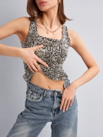 Майка летняя с принтом питон под пиджак