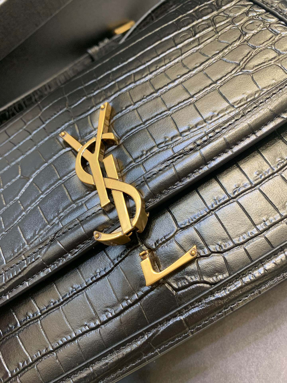Yves Saint Laurent Lock 23 cm