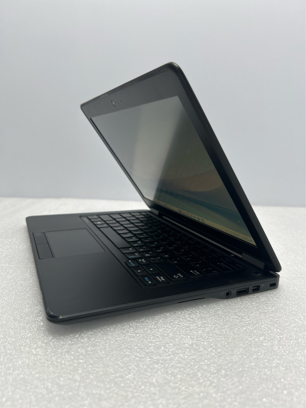 Ультрабук Dell Latitude E7250 [7250-7881] 12.5"/Intel Core i5 5300U/RAM 4 GB/SSD 128 GB/Intel HD Graphics 5500/1366?768/WXGA/Windows 7/Подсветка кл-ры: нет/черный. Состояние: C2
