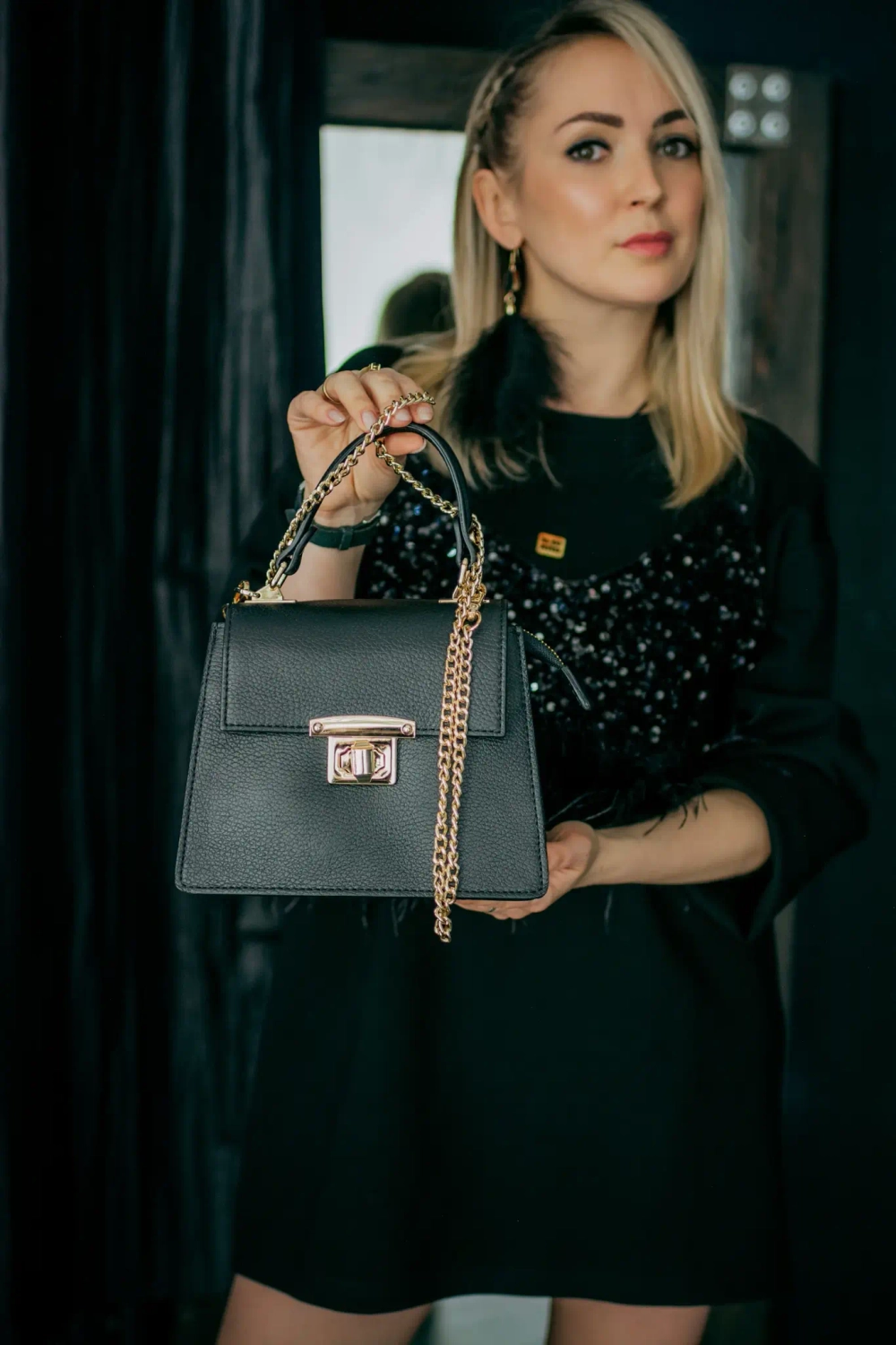 Женская сумка-сундучок с цепочкой на плечо натуральная кожа цвет black