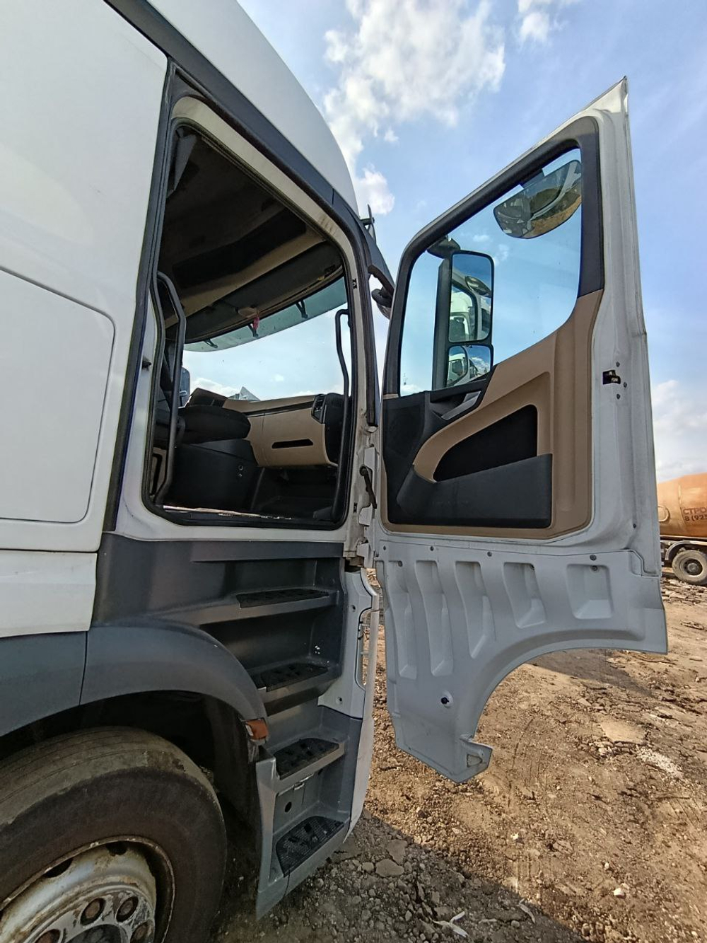 Mercedes-Benz ACTROS 4x2 Седельный тягач 1845 LS (Дизельный, 12,8 л, 476 л.с., МТ)