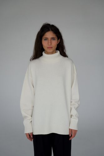 Дефект полотна. Джемпер History из мериноса и кашемира. С высоким воротом. Цвет молочный. №9