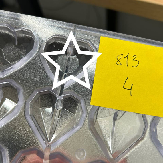 813-у | Форма для шоколадных конфет "Сердца и грани" (275*175 мм)