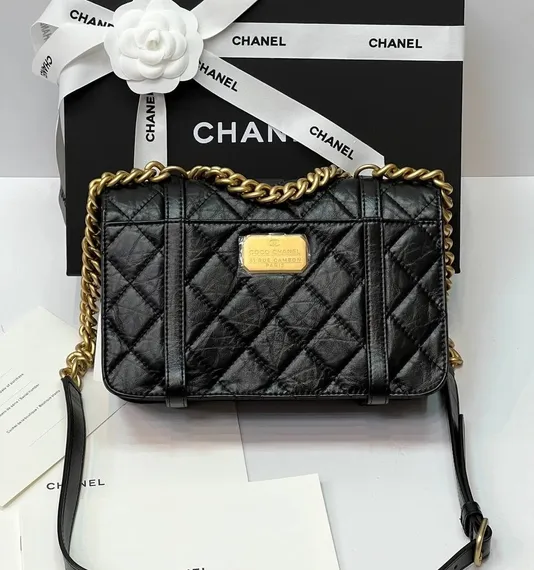 Черная стеганая сумка Chanel из состаренной телячьей кожи