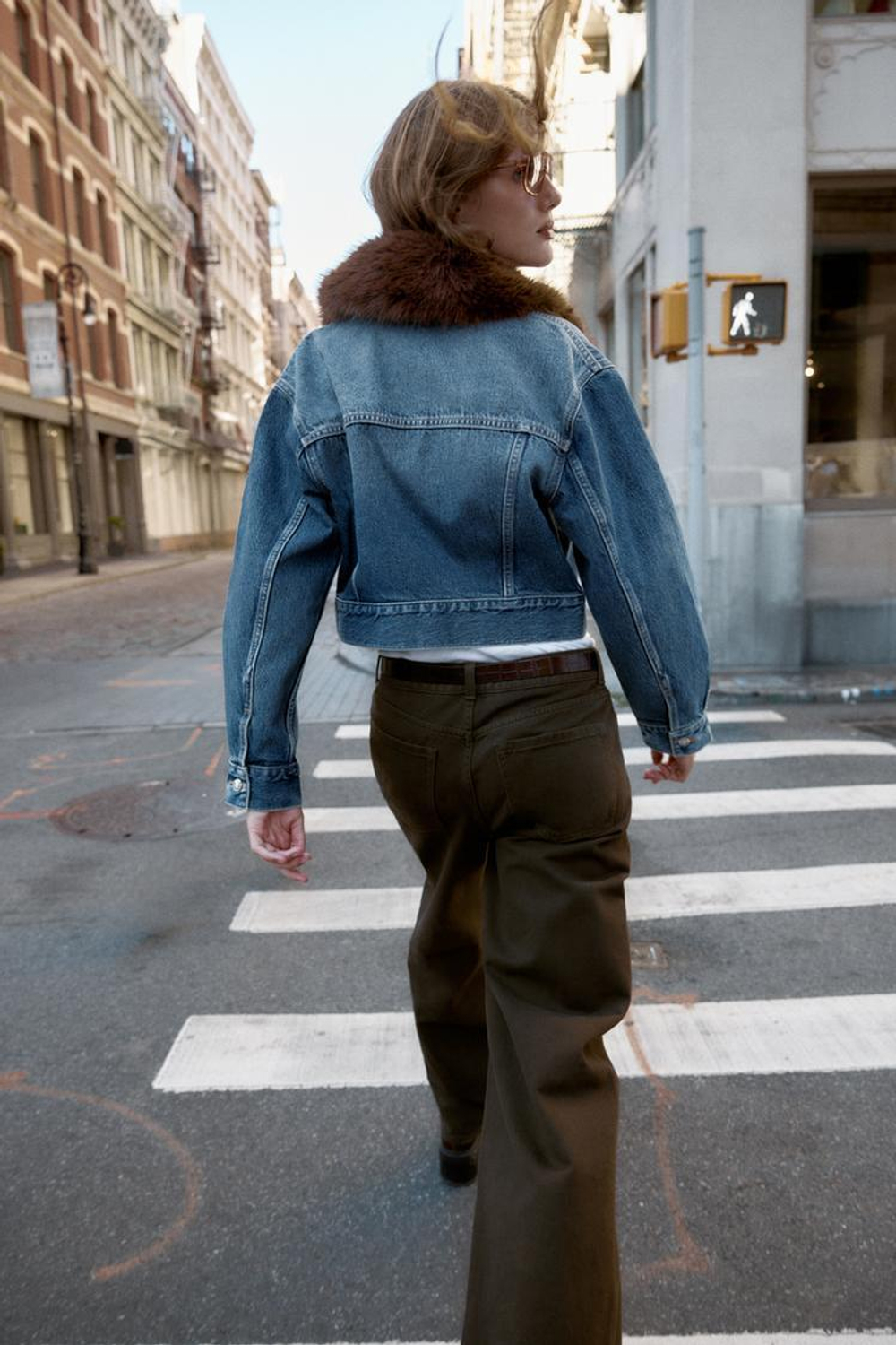 ZARA ДЖИНСОВАЯ КУРТКА С ИСКУССТВЕННЫМ МЕХОМ, ВЫЦВЕТШИЙ СИНИЙ