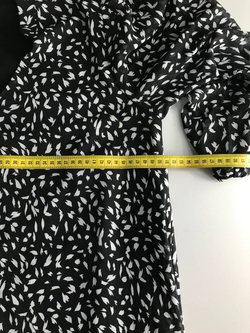 Платье монохромное, визуально на 48 размер