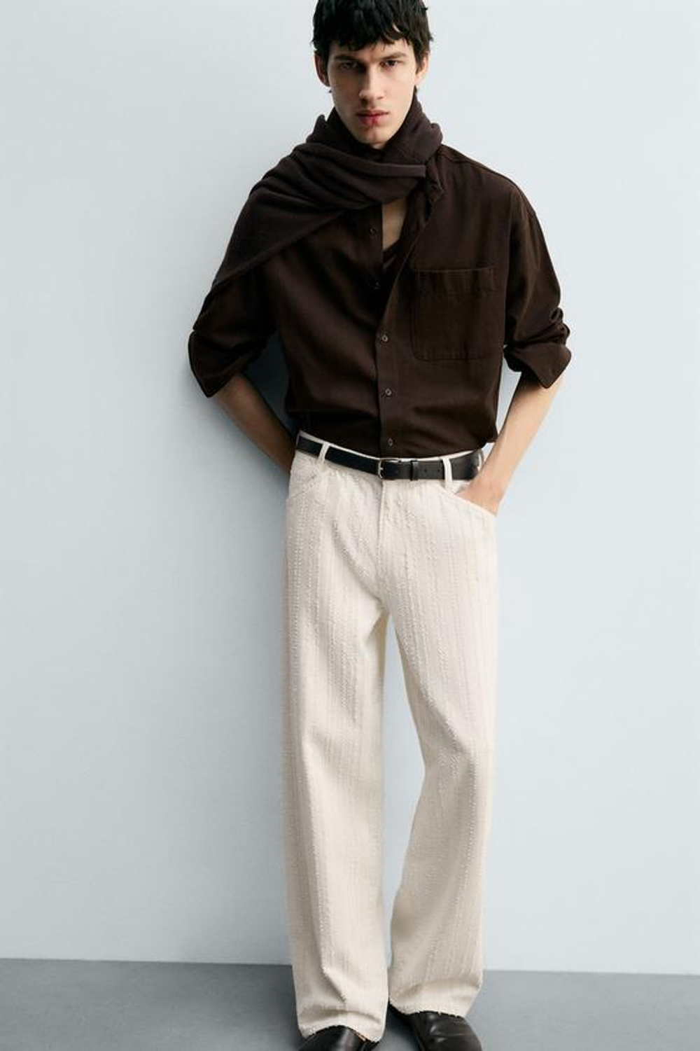 ZARA ДЖИНСЫ В ПОЛОСКУ С РЕЛЬЕФНЫМ УЗОРОМ, ЖЕЛТОВАТО-БЕЛЫЙ