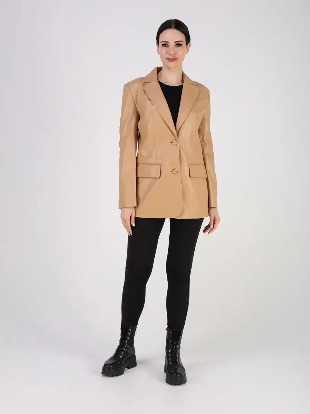 Кожаная куртка демисезонная блейзер