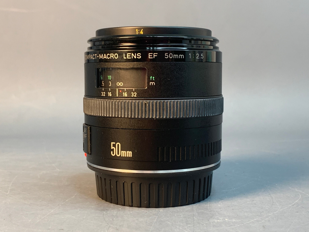 Canon EF 50mm f/2.5 Compact Macro