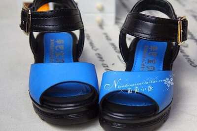 Сандалии детские на платформе из гладкой кожи контрастных цветов