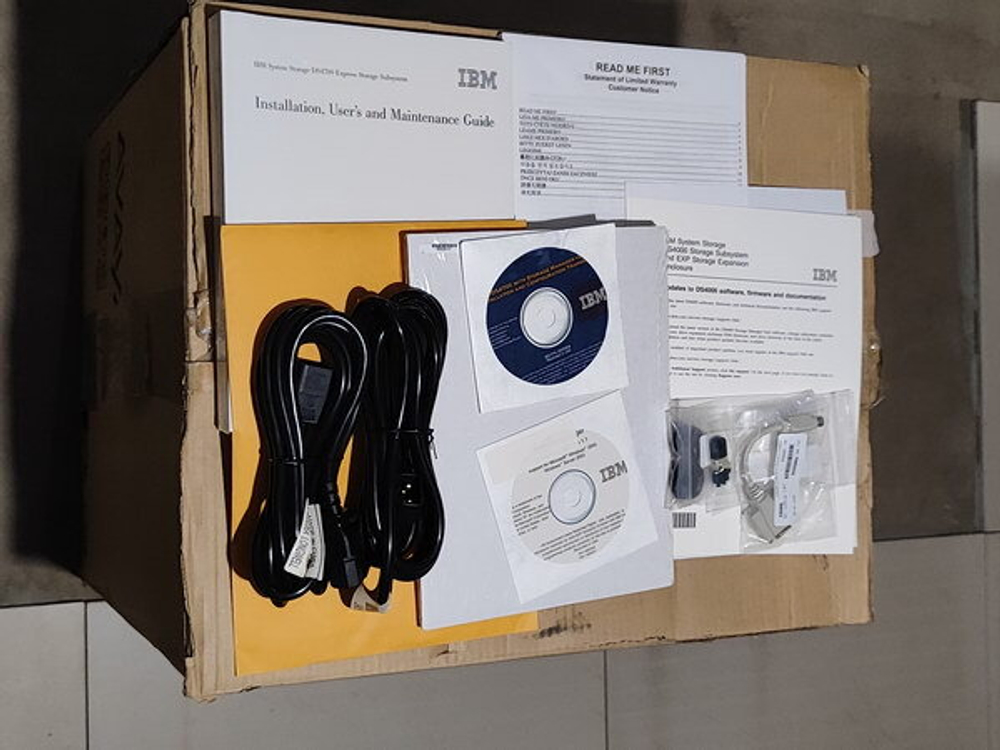 Набор кабелей и инструкции для IBM DS4000