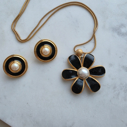 Кулон Anne Klein с маргариткой