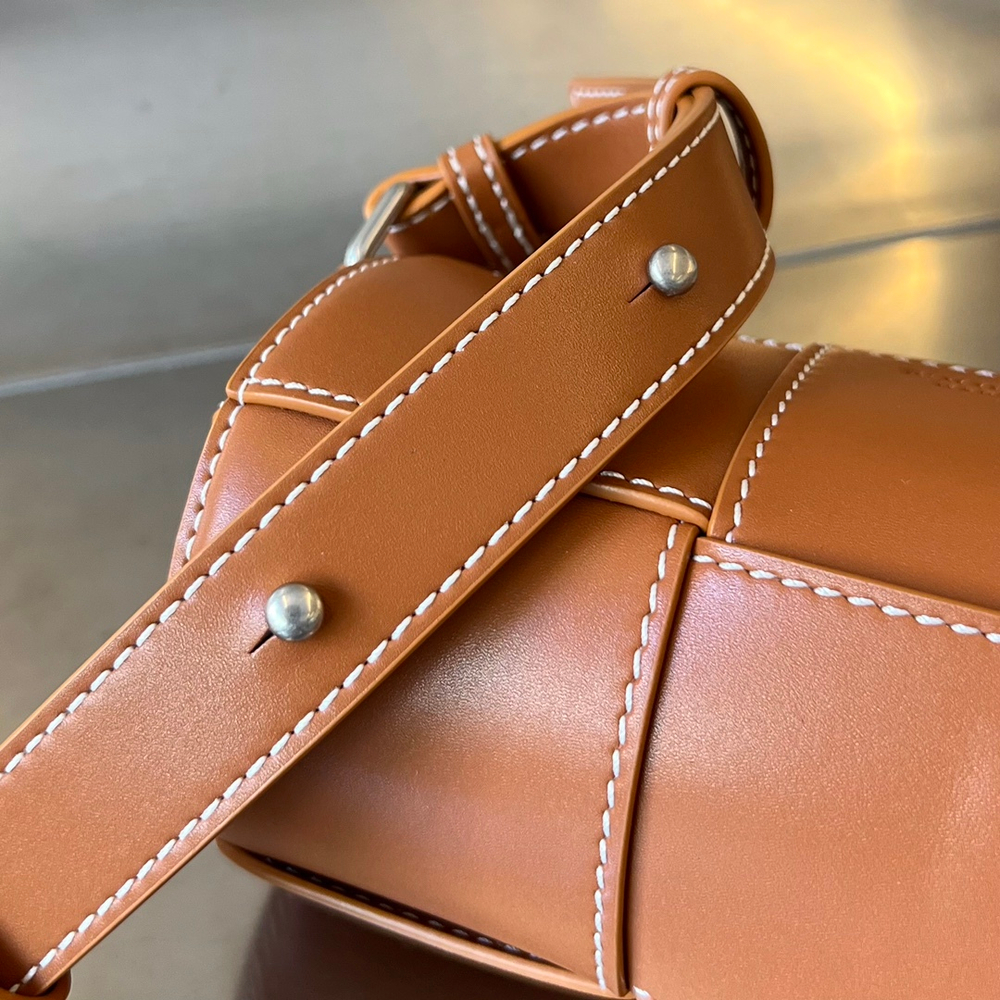Bottega Veneta Small Canette 21 cm