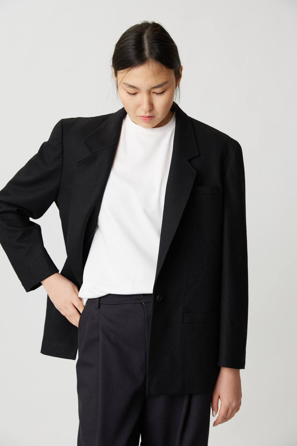 Винтажный объемный жакет из черной шерсти 