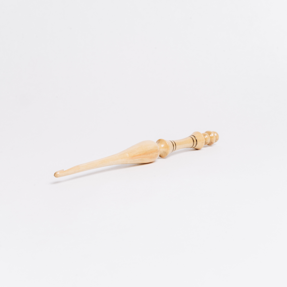 Деревянный крючок для вязания из кедра 6 мм. K300