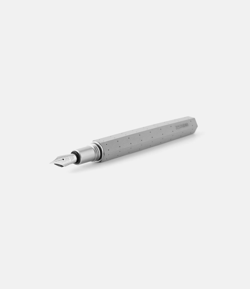 22 Studio Module Fountain Pen Original — перьевая ручка из бетона