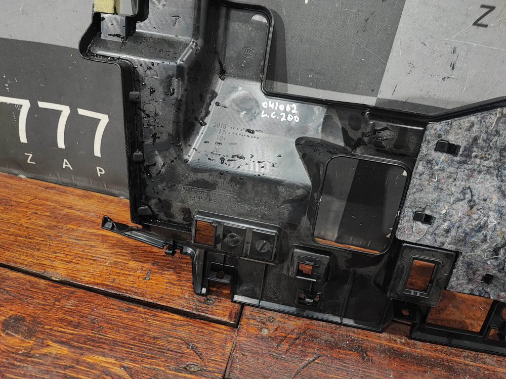 Накладка торпедо левая Toyota Land Cruiser 200 07-15 Б/У Оригинал 5560660080