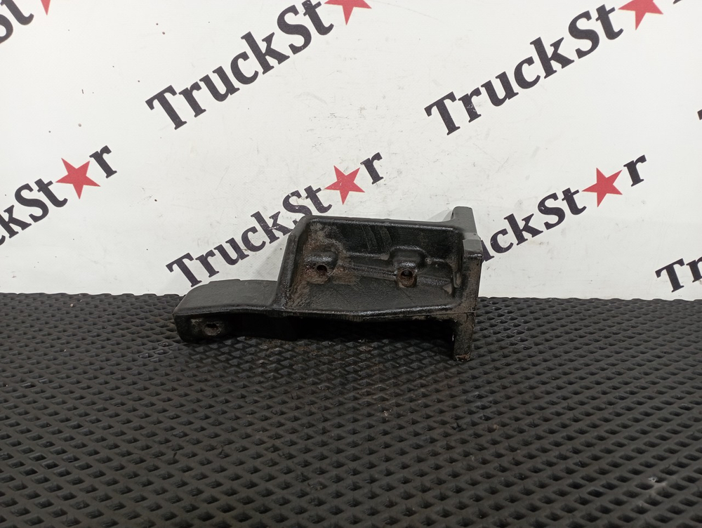 Кронштейн бампера переднего левый 2016г.