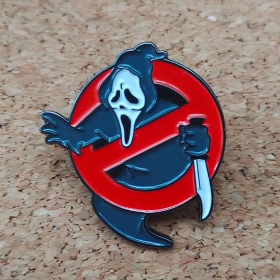 Значок металлический Крик Призрачному лицу вход запрещен, р-р 2,7х3см