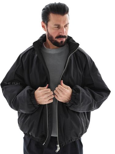 Утепленный черный бомбер с рельефными швами