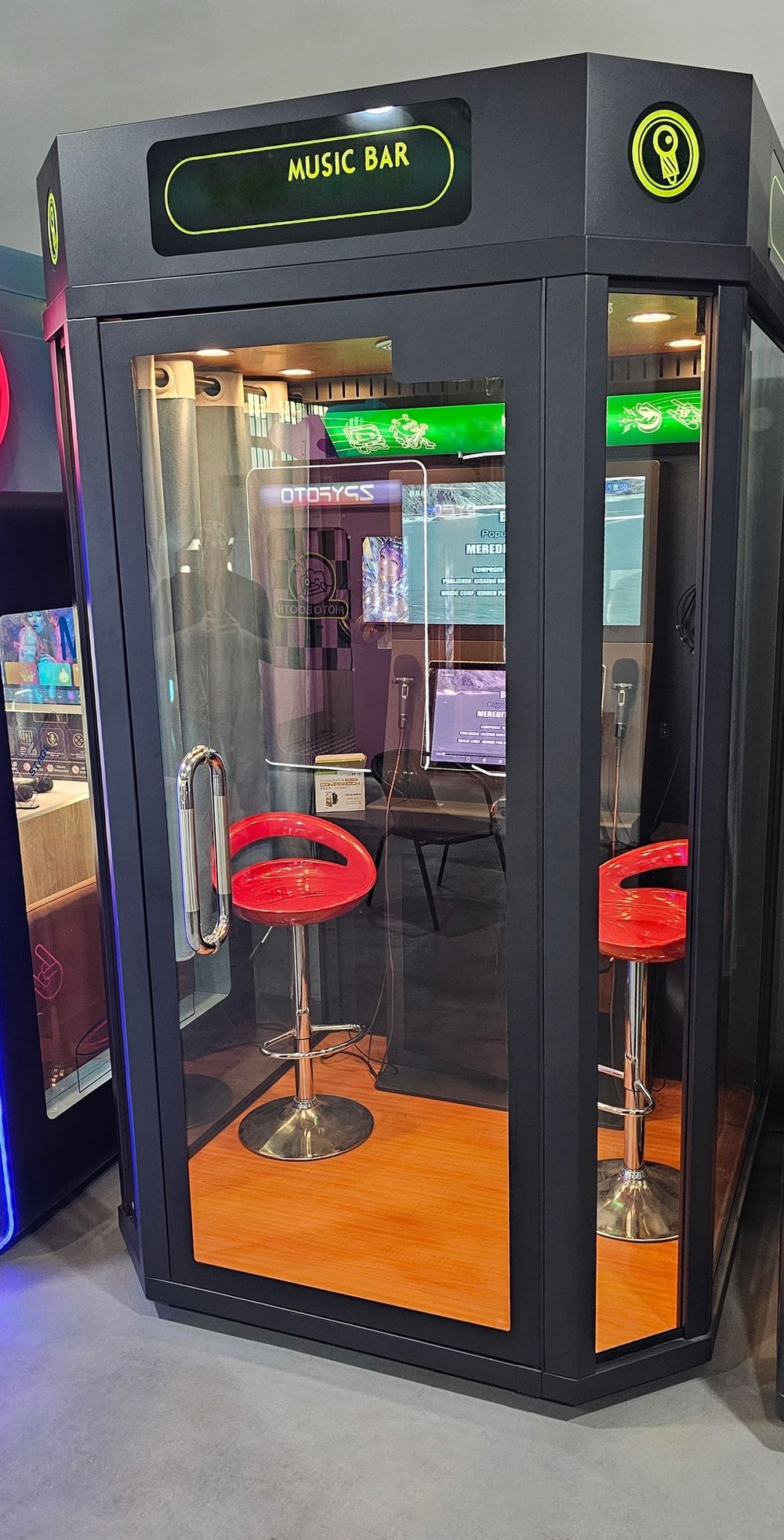 Интерактивная караоке-кабина «Music Bar»