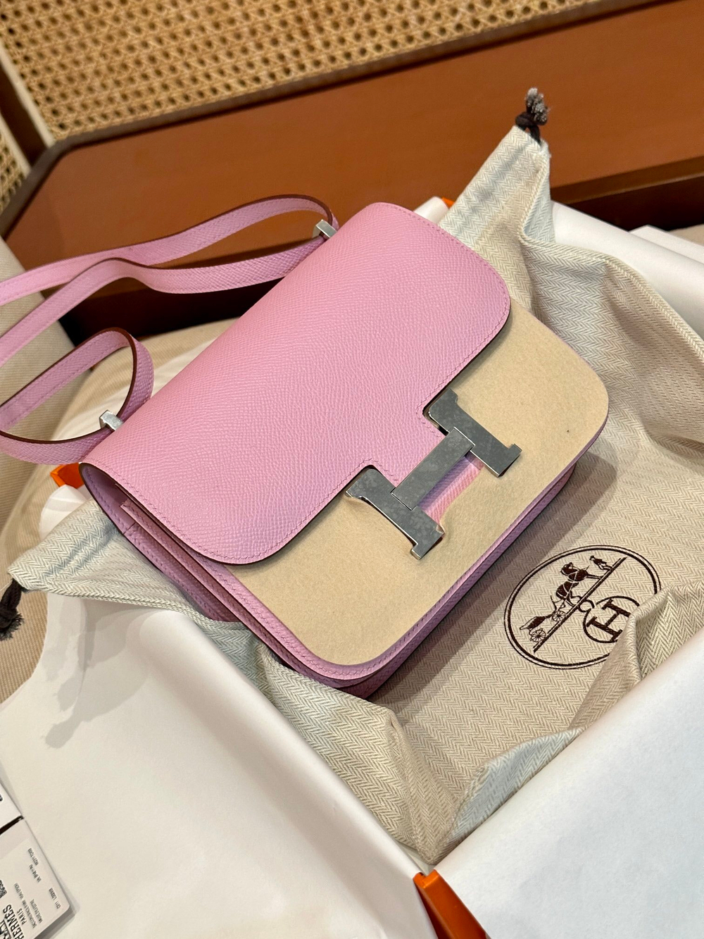 Hermes Constance 18