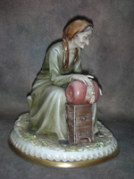 Статуэтка. Фарфор. Преклонные годы. Capodimonte. Италия