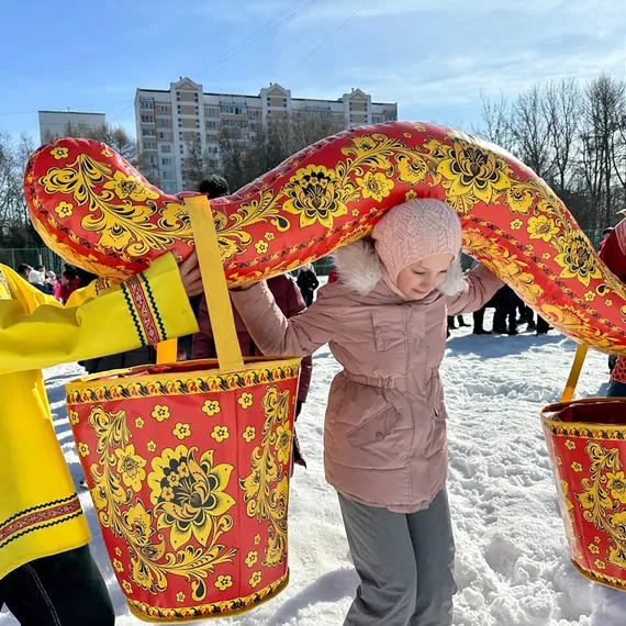 Коромысло с ведрами
