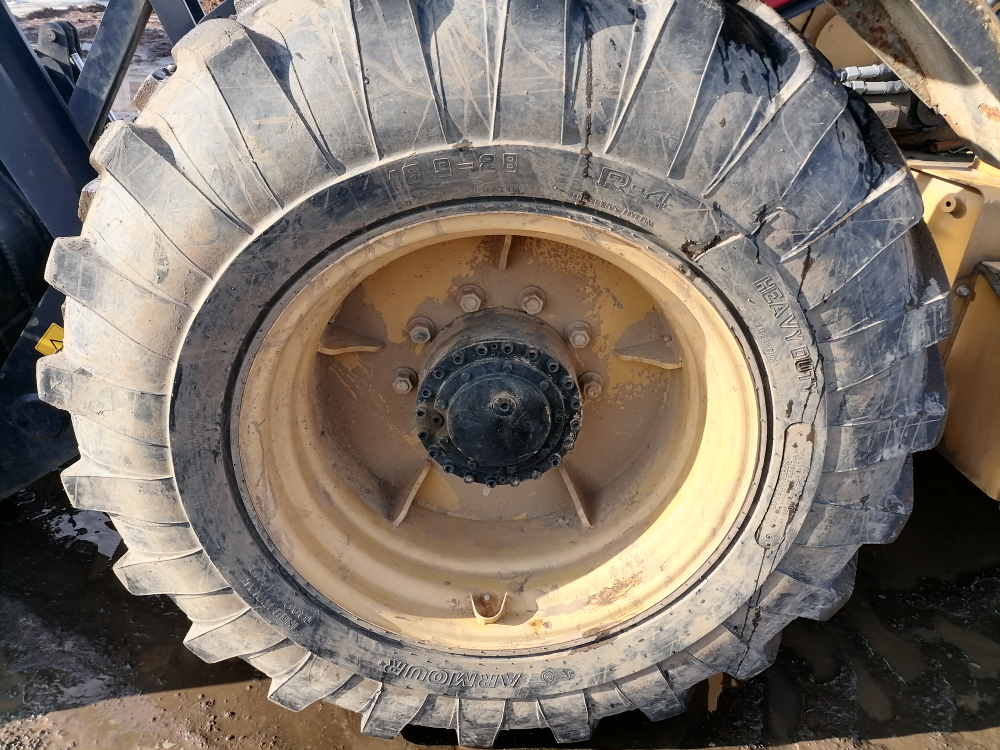 BIZON 888 Экскаватор-погрузчик 888 (Дизельный, 4,4 л, 102 л.с., АТ)