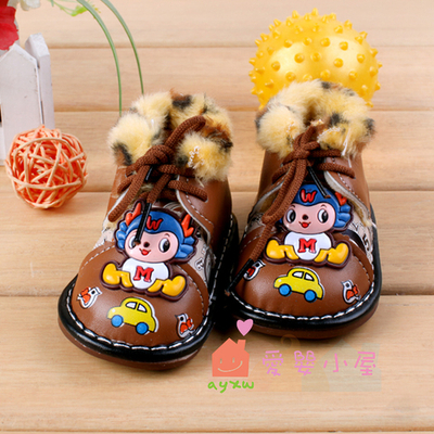 Ботинки десткие с принтами и аппликациями на меху