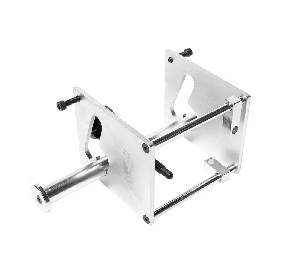 JTC-4188 - Рассухариватель клапанов (AUDI A4,VW Passat B5 3362) 4-х цилиндровые (1.8) JTC - 
  Инструмент применяется для снятия клапанных пружин на автомобилях VAG.
  Применение: 4-х цилиндровые двигатели 1.8 л. Turbo (5V), Ауди (Audi) A4 и Фольксваген (Volkswagen) Passat B5.
  Оригинальный номер: 3362.
  Габаритные размеры: 265/150/105 мм. (Д/Ш/В) 
  Вес: 1775 гр.