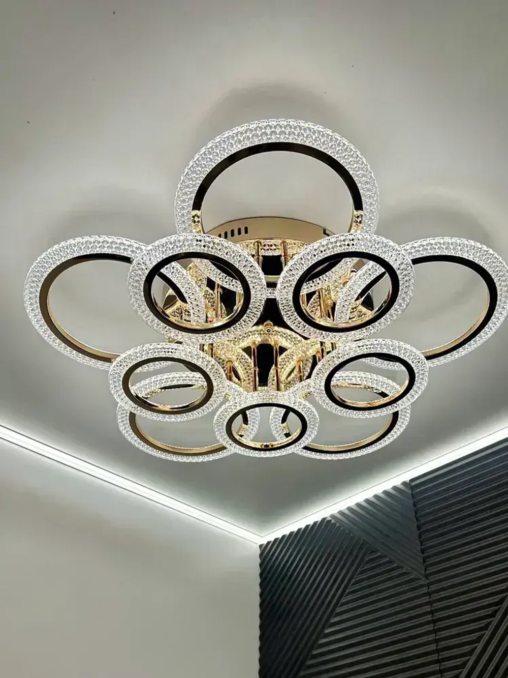 Люстра потолочная золотая с пультом для всех видов потолков, 180 Вт