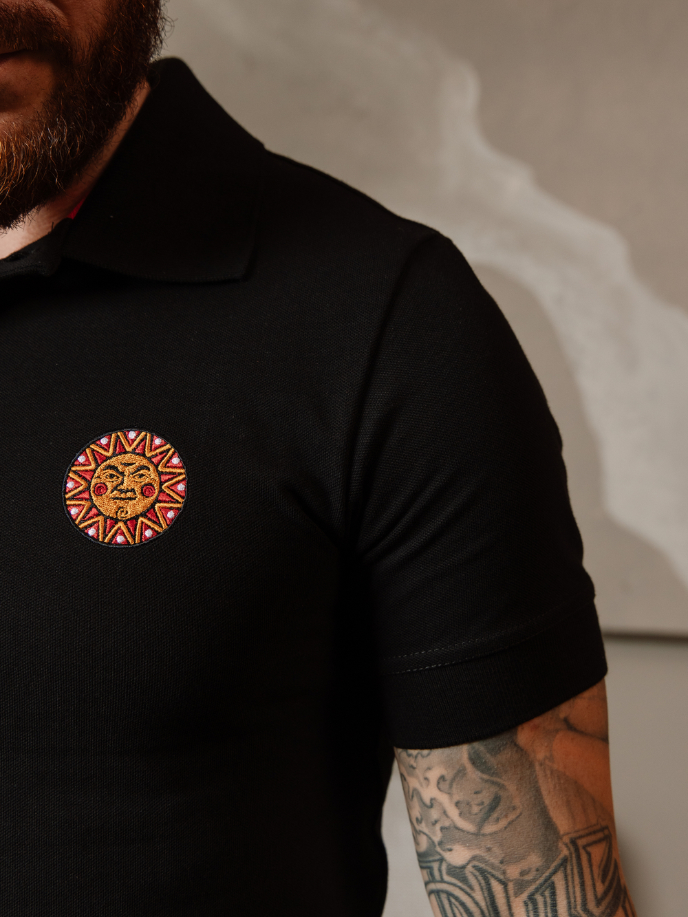 Поло Варгградъ мужское чёрное "Солнце за нас"