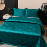 Велюровое покрывало в клетку с наволочками OVL045