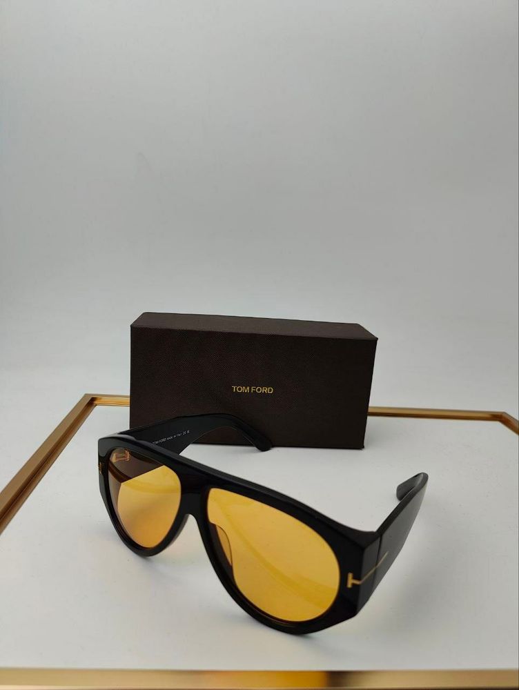 Солнцезащитные очки Tom Ford