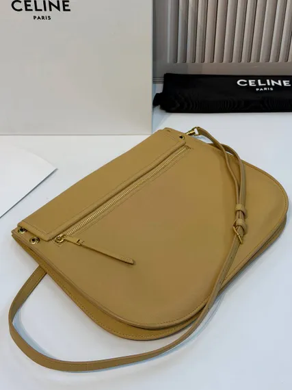 Сумка CELINE SOFT TRIOMPHE BESACE IN SUPPLE SHINY LAMBSKIN