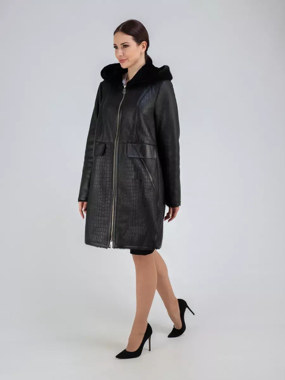 Дубленка зимняя натуральная с капюшоном