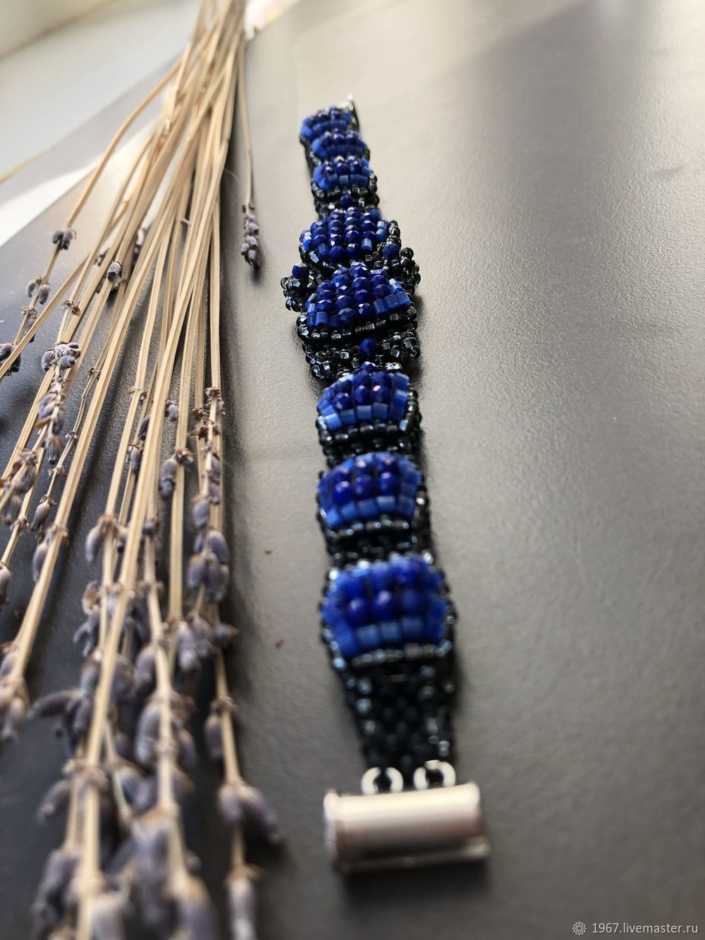 Браслет из бисера "Ника" ручной работы с камнем Лазурит