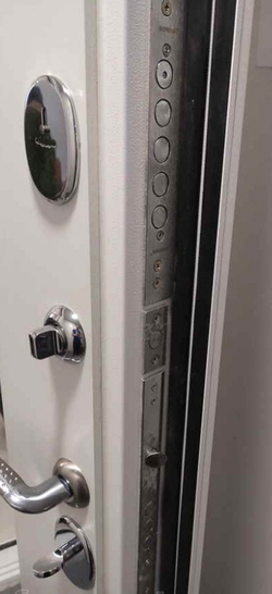 Входная металлическая белая дверь с зеркалом RеX (РЕКС) 8 Силк сноу / зеркало Пастораль Бетон светлый