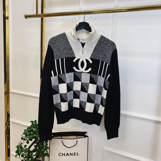 Шерстяной свитер