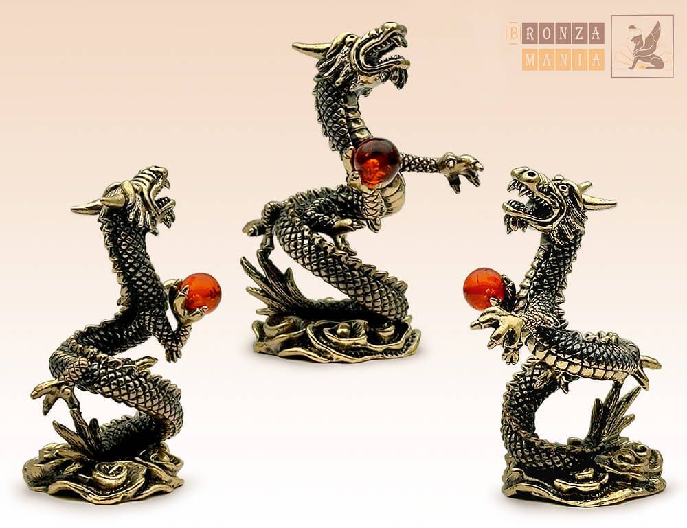 фигурка Дракон с огненным шаром