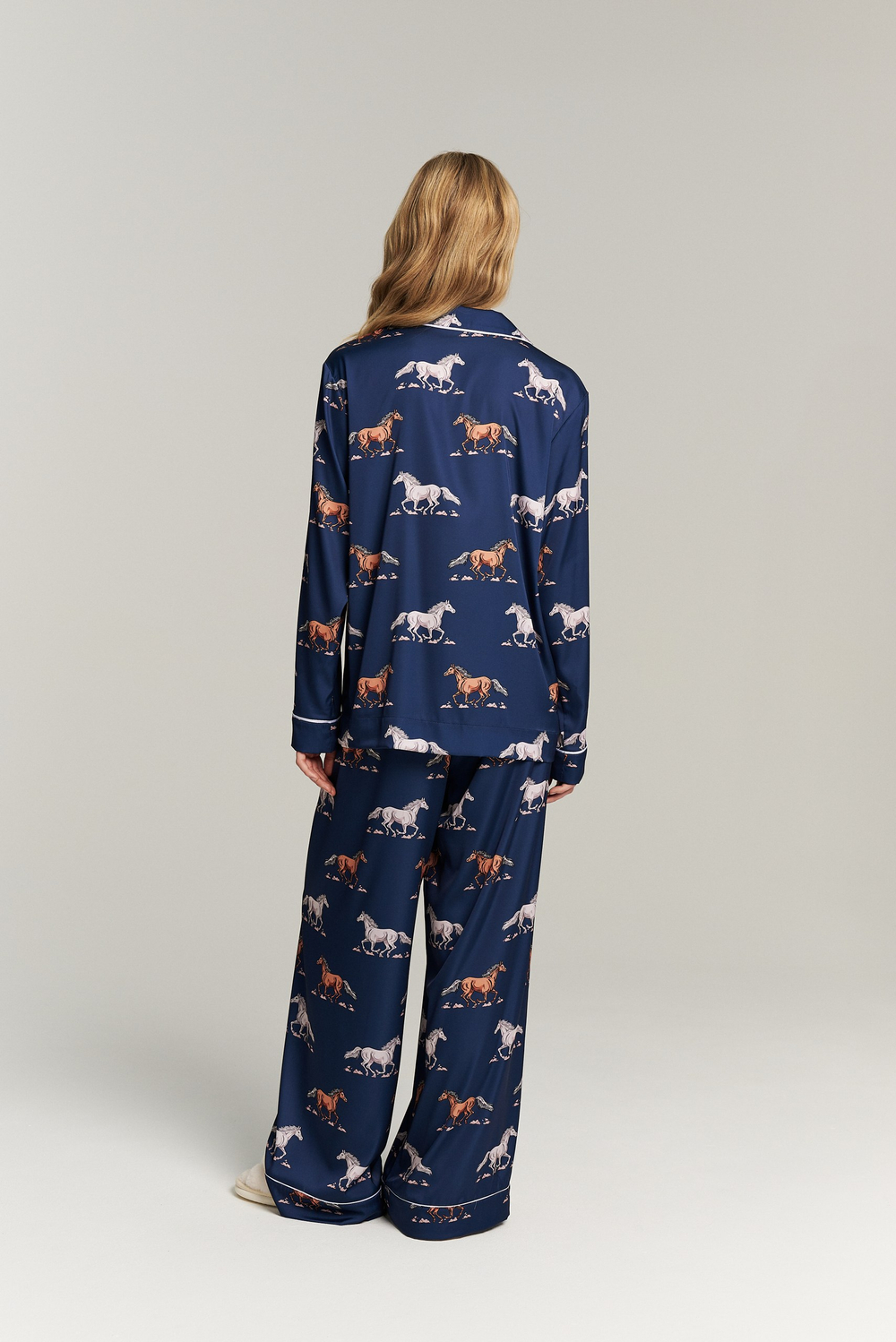 Шелковая пижама с лошадьми - L размер