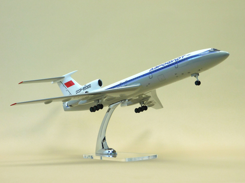 Модель самолета Ту-154Б-2 (М1:100, Аэрофлот СССР-85300 с шасси)