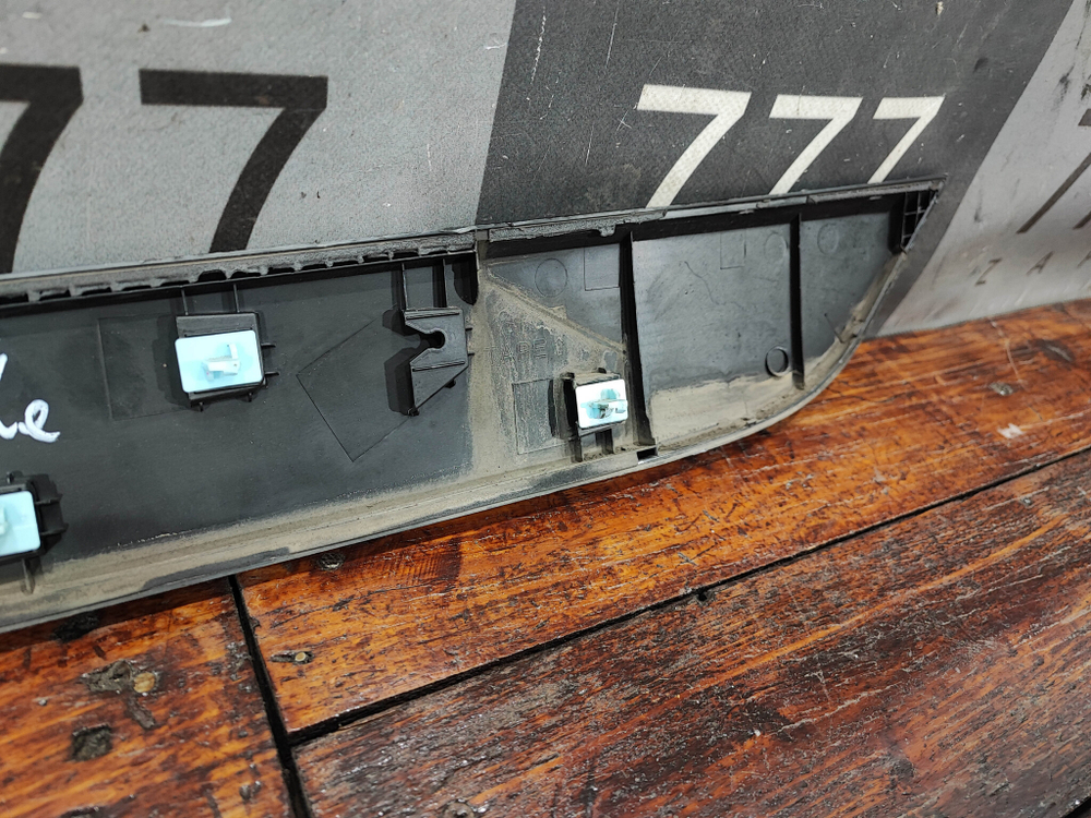 Накладка двери задней правой Kia Rio 4 X-Line 17-нв Б/У Оригинал 87724H0500