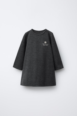 ZARA ПЛАТЬЕ SOFT TOUCH С ВЫШИТОЙ НАДПИСЬЮ, АНТРАЦИТОВО-СЕРЫЙ