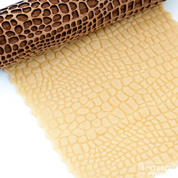 Скалка с узором Змеиная кожа