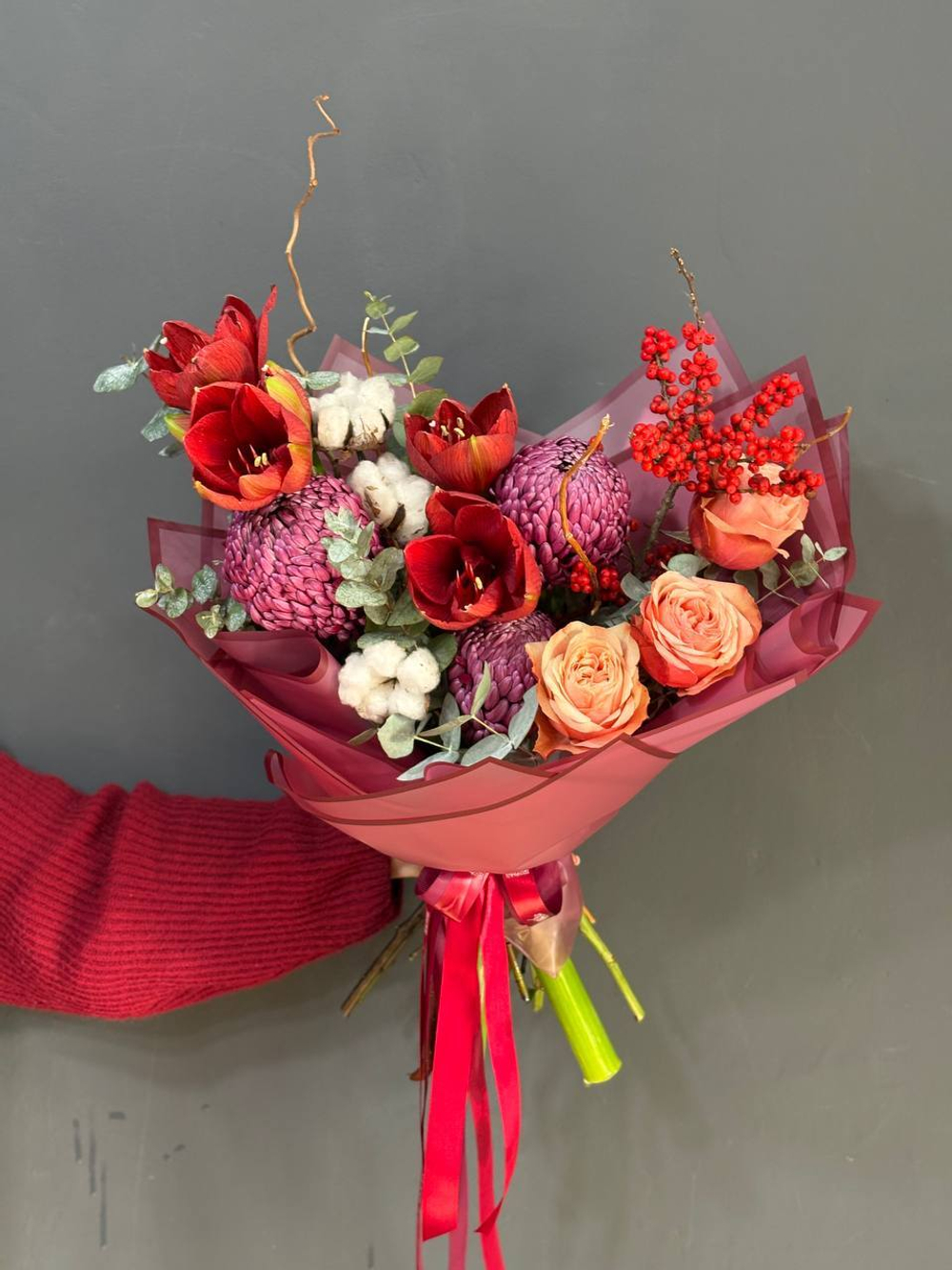 Букет для мамы с амариллисом и хлопком