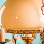 Подвесная люстра с фарфором и бронзовым декором