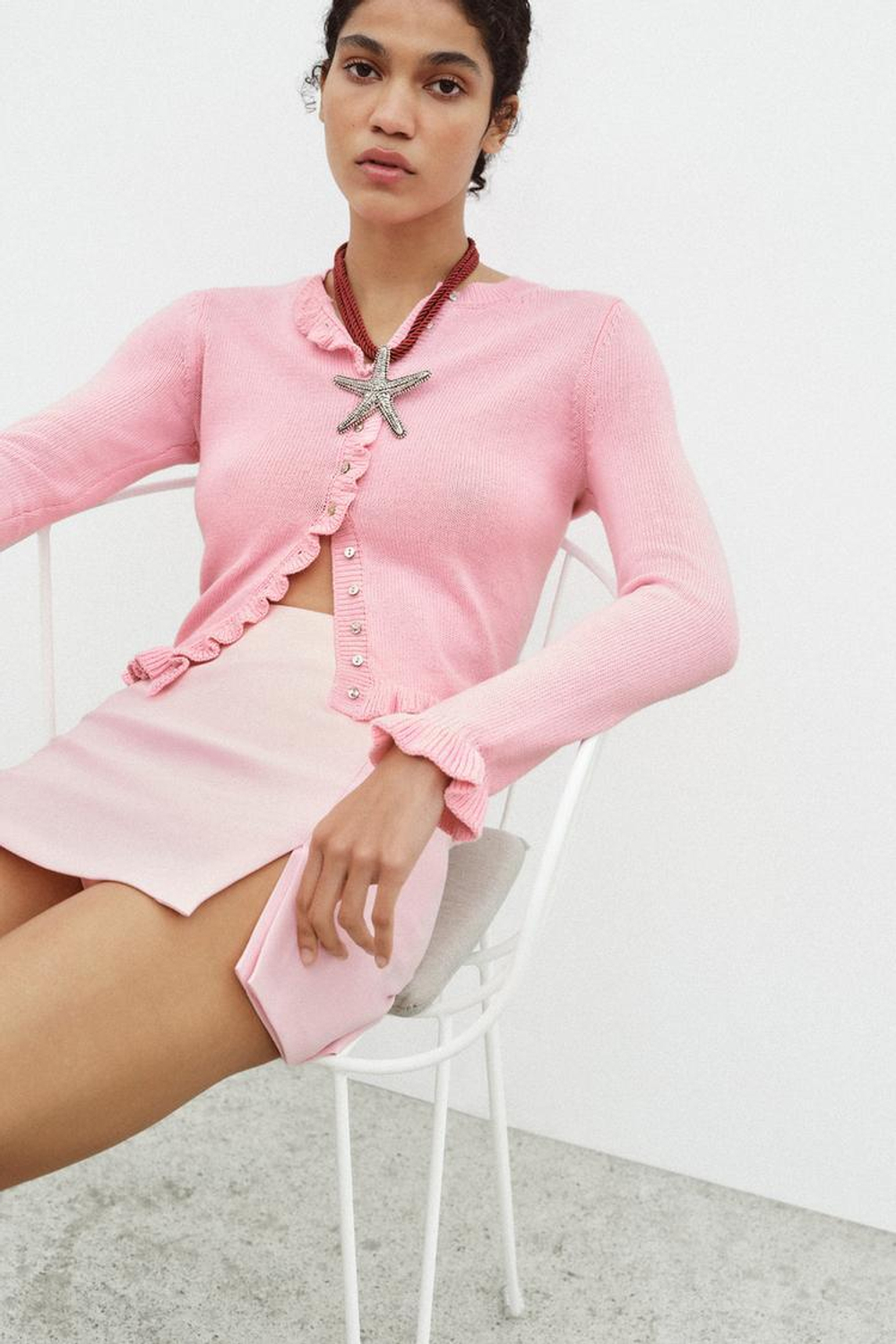 ZARA ТРИКОТАЖНЫЙ КАРДИГАН С ВОЛАНАМИ, РОЗОВЫЙ